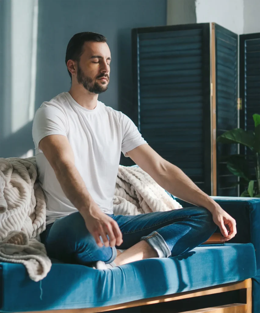hombre meditando